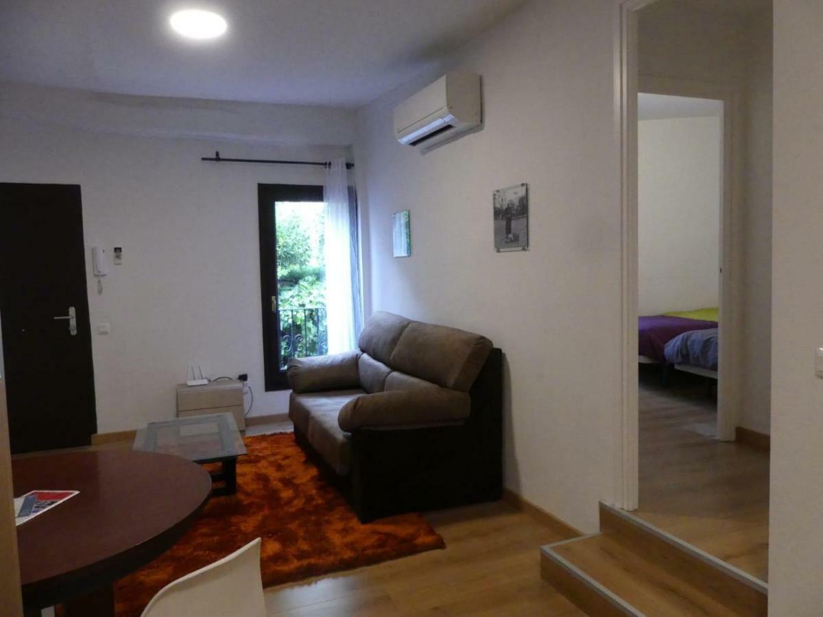 Apt 2 Acollidor Al Centre Historic De Vic Aptgarbi Exterior photo